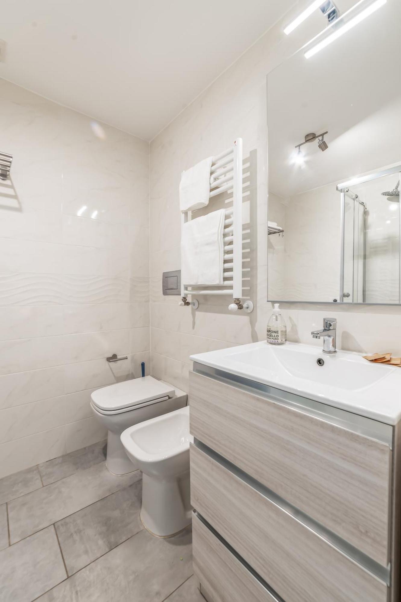 Benedetta Flat - Metropigneto & Tram - Free Wi-fi *